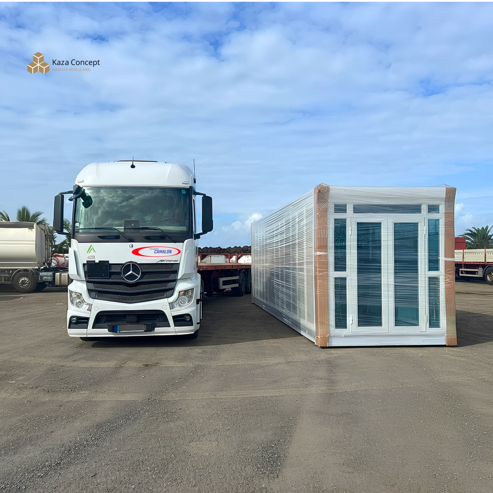 Livraison d'une maison modulaire Kaza Concept sur camion à La Réunion