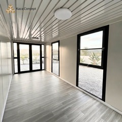 Intérieur du KAZ Business : espace ouvert, porte vitrée et grandes fenêtres